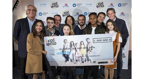 Remise d'un chèque de 1 500 000 euros à l'UNICEF par Kids United